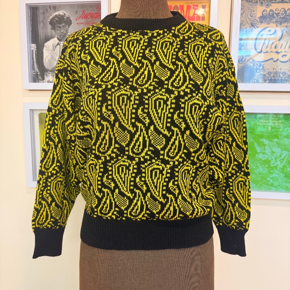 💛🖤 Vintage 70s Paisley Pattern Knit Sweater